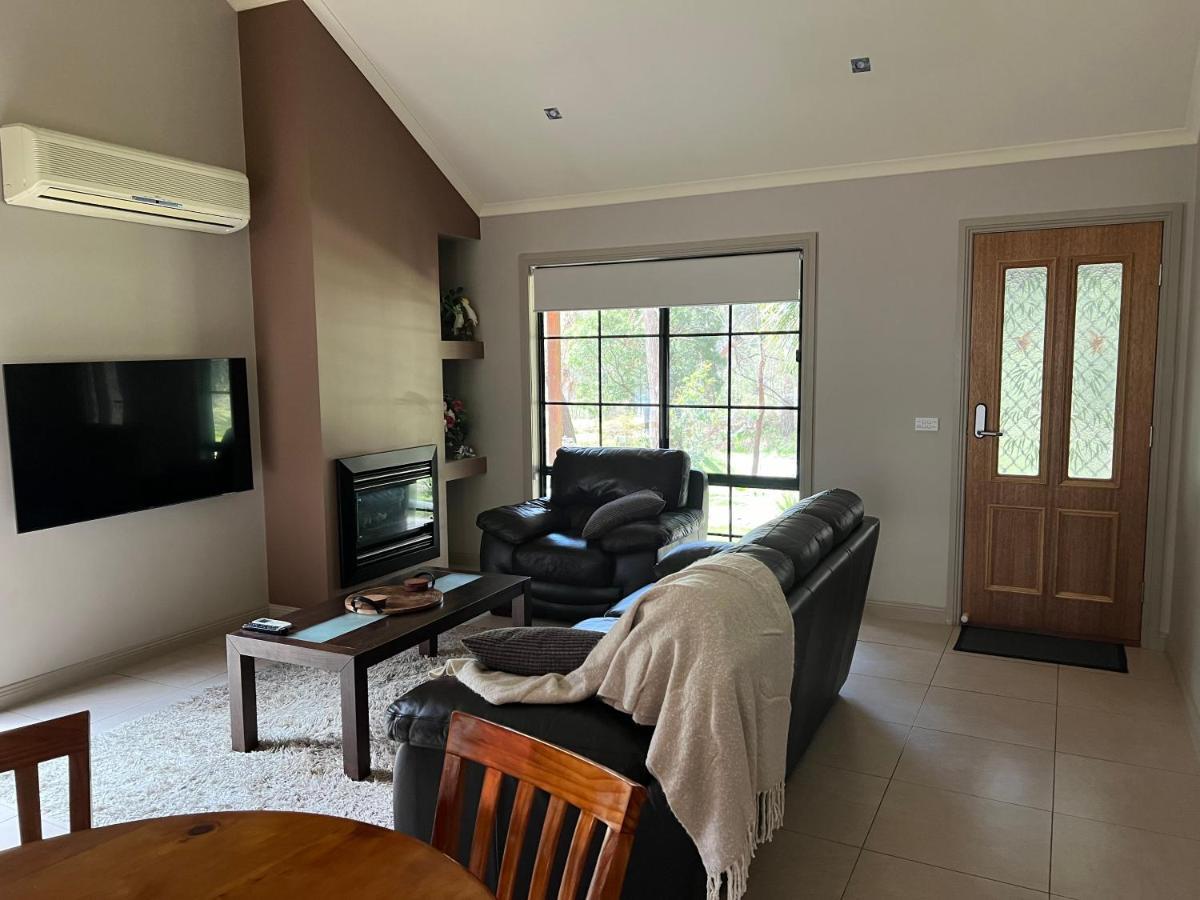 The Two Villa Halls Gap
